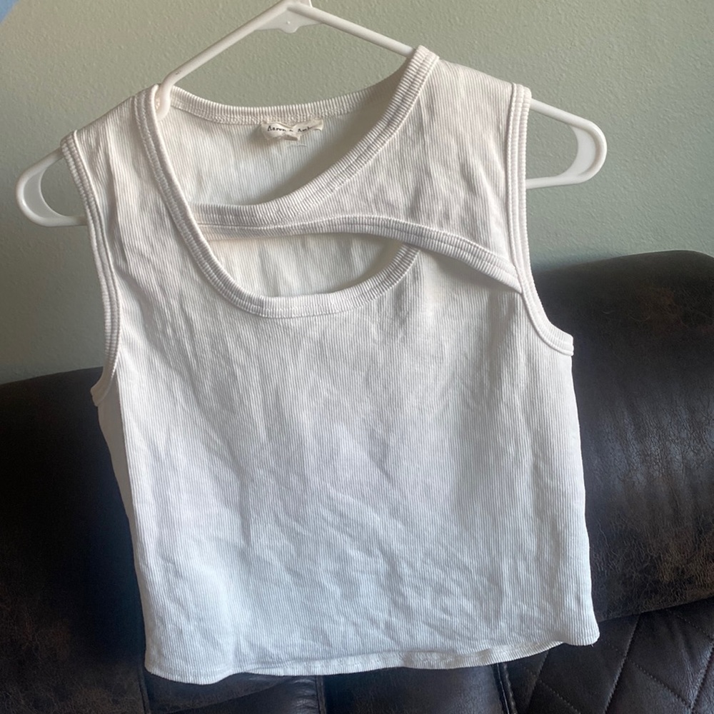 Trendy crop white tank top, chest open